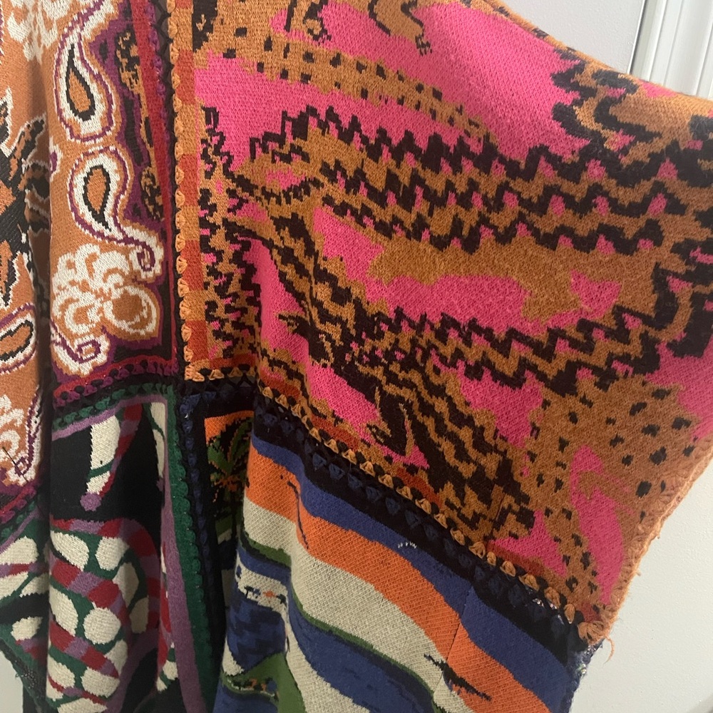 Farm Rio Sweater Cape - Picture 3 of 8